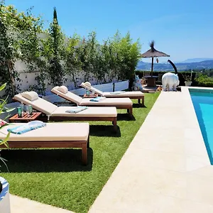 https://le-nid-bleu.fr-provencehotel.com