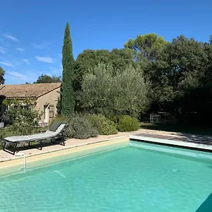 https://maison-les-chenes.fr-provencehotel.com